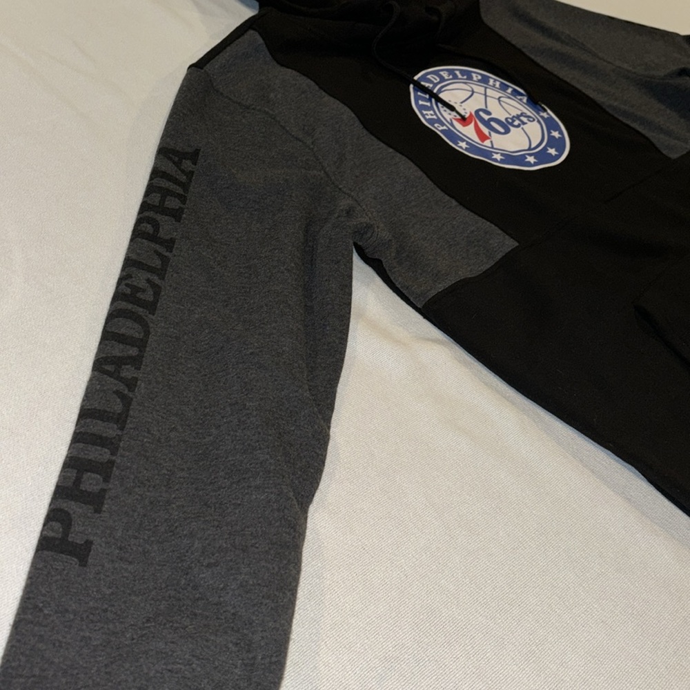 NBA men’s Philadelphia 76’ers black and grey hooded sweatshirt size large - Picture 4 of 8